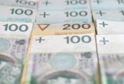 1335 zł dla aktywnych zawodowo. Jak otrzymać rentę szkoleniową? 