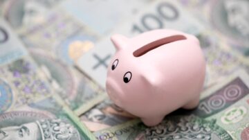 Finanse maturzystów – niechęć do kredytów, ale również rosnące długi