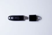 Pracownik zgubił pendrive’a – 240 tys. zł kary dla firmy z Kolbuszowej
