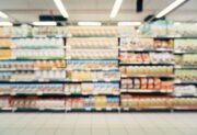 Niebotyczne zarobki w zarządzie Biedronki! Przepaść między pensją członków zarządu a pracownikami marketów jest ogromna!