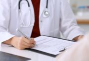 Fikcyjne zwolnienia lekarskie – czy pracodawcy mają się czego bać?