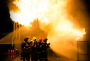 Pożar fabryki paluszków. Co z pracownikami? Szef o nich zadba