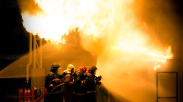 Pożar fabryki paluszków. Co z pracownikami? Szef o nich zadba