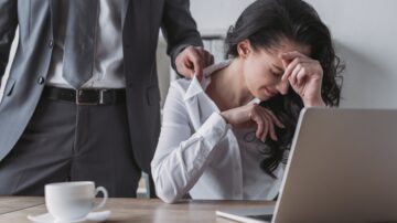 Zwolnienie za brak stanika – mobbing i łamanie prawa pracy w Kaliszu