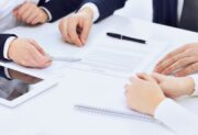 Zmiany w umowach cywilnoprawnych – czy PIP łatwo przekształci je w umowy o pracę?