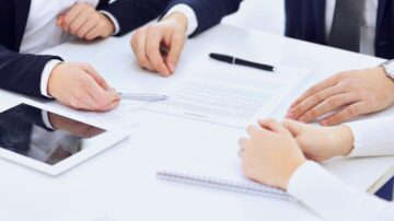 Zmiany w umowach cywilnoprawnych – czy PIP łatwo przekształci je w umowy o pracę?
