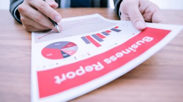 Zwolnienia grupowe nadal trwają – kto może spodziewać się wypowiedzenia?