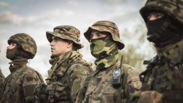 Emerytury w wojsku po 15 latach służby – niektóre kwoty mogą zaskakiwać