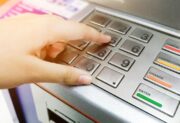 Nowy sposób na okradanie przez bankomat. Nie daj się oszukać