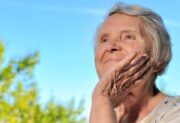 Seniorzy otrzymają dodatkowe 700 zł. Tylko niektóre roczniki skorzystają