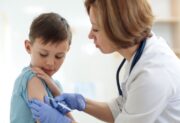 Kara dla rodziców za brak szczepienia? Powstanie specjalna baza danych osób niezaszczepionych