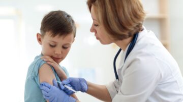 Kara dla rodziców za brak szczepienia? Powstanie specjalna baza danych osób niezaszczepionych