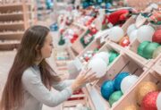 Praca sezonowa przed świętami – kogo szukają pracodawcy? Ile można zarobić?