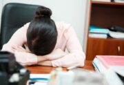 Nudna praca szkodzi bardziej niż bezrobocie? Wnioski z raportu Gallupa