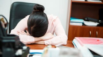 Nudna praca szkodzi bardziej niż bezrobocie? Wnioski z raportu Gallupa