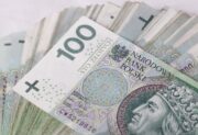 Podatki pożerają pensje Polaków. Aż 60% wynagrodzenia oddajemy państwu – raport