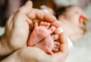 Miliardy wydane, a efektów brak – rząd przyznaje klęskę 500 plus