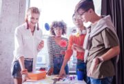Upskilling, reskilling i unlearning – tego już dziś wymaga rynek pracy
