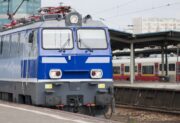 Drastyczne zwolnienia w PKP Cargo – ofiary powodzi i kobieta na macierzyńskim wśród zwolnionych