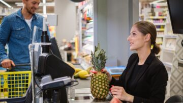 Dino chce zatrudnić ponad 1600 pracowników – na jakie wynagrodzenia można liczyć?