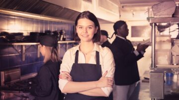 Zetki zmęczone ekranami. Dlaczego pokolenie Z wybiera pracę fizyczną?