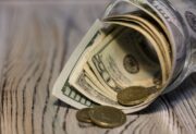 Trump wygrywa wybory – dolar i bitcoin szybują. Czym jest „trump trade”?