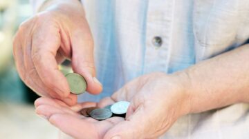 Renta alkoholowa – komu przysługuje? Ile wyniesie kwota tego świadczenia w 2025 roku?