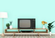 Warner Bros. Discovery zmienia kurs – Co to oznacza dla TVN?