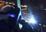 Ważny zawód dla rynku pracy ma wrócić do szkół technicznych