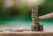 Ile naprawdę zarabiają Polacy? Dane o medianie wynagrodzeń mogą Cię zaskoczyć