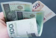 Nowe terminy wypłat: wynagrodzenia pracowników pod lupą unijnych standardów