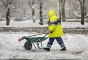 Praca w zimę – prawa pracownika. Czy można odmówić pracy w niskiej temperaturze?