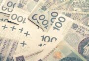 Wypłata Radosława Sikorskiego szokuje. Czy zarobki urzędników są za niskie?