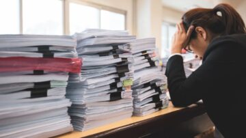 Nie radzisz sobie ze stresem? Stracisz pracę. Kontrowersje wokół decyzji firmy