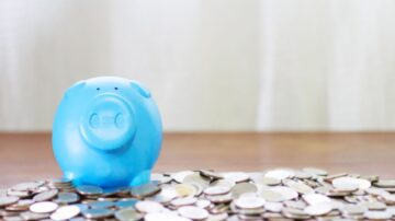 Masowe wypłaty pieniędzy Polaków – zwrot środków dotyczył ponad 486 mln zł w jednym kwartale