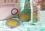 Silny złoty i spadająca inflacja – co czeka polską gospodarkę?