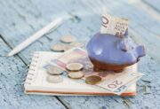 Postanowienia noworoczne Polaków 2025 – część z nich dotyczy finansów i oszczędzania