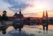 Wrocławski rynek pracy w 2025 roku – gdzie znajdziesz pracę i ile zarobisz?