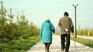Większość Polaków chce przejść na emeryturę już po osiągnięciu wieku ustawowego – co to dla nich oznacza?