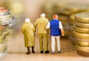 Rok pracy po osiągnięciu wieku emerytalnego – tak zwiększa się kwota emerytury