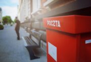 Zwolnienia w Poczcie Polskiej – takie warunki są narzucane pracownikom