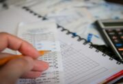 Inflacja w USA zaskoczyła świat finansów. Czy Fed sięgnie po obniżki stóp?