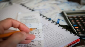 Inflacja w USA zaskoczyła świat finansów. Czy Fed sięgnie po obniżki stóp?