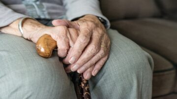ZUS przegrywa z emerytami – szansa na wyższe świadczenie dla tysięcy seniorów