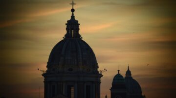 Dzień żałoby, ale nie dzień wolny? Sprawdź, co naprawdę oznacza żałoba narodowa