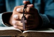 Ile zarabiał papież? Majątek Franciszka ujawniony – dlaczego odmówił fortuny?