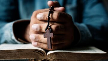 Ile zarabiał papież? Majątek Franciszka ujawniony – dlaczego odmówił fortuny?