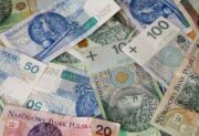 Analityk finansowy – kim jest? Jak zdobyć ten zawód i na jakie zarobki można liczyć?