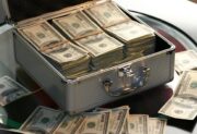 Doradca finansowy – kim jest? Jak rozpocząć pracę i ile można zarobić w pośrednictwie finansowym?
