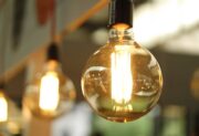 Inżynier energetyk – kim jest? Jak zdobyć zawód i ile można zarobić?